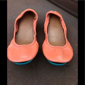 Tieks size 7 coral patent
